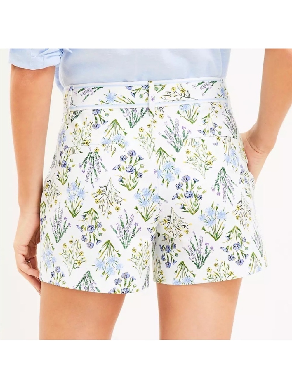LOFT Gentle Bouquet Wildflowers Print Women's Shorts - Picture 2 of 7